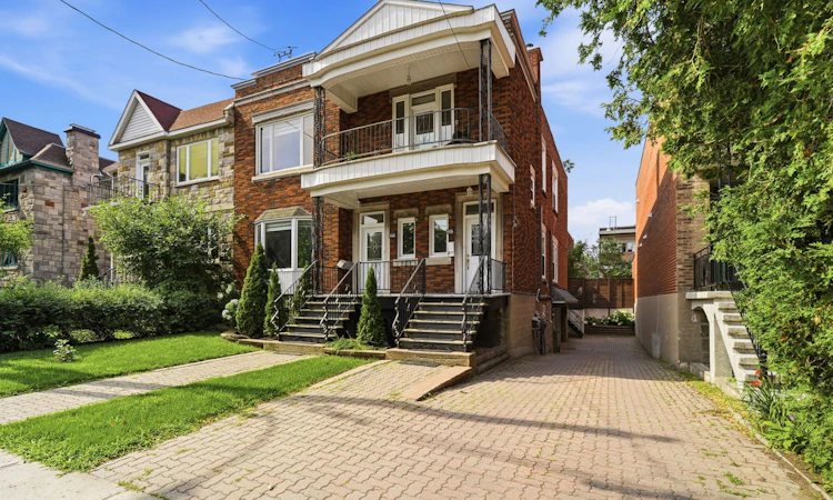 5590-5592 De Woodbury Avenue