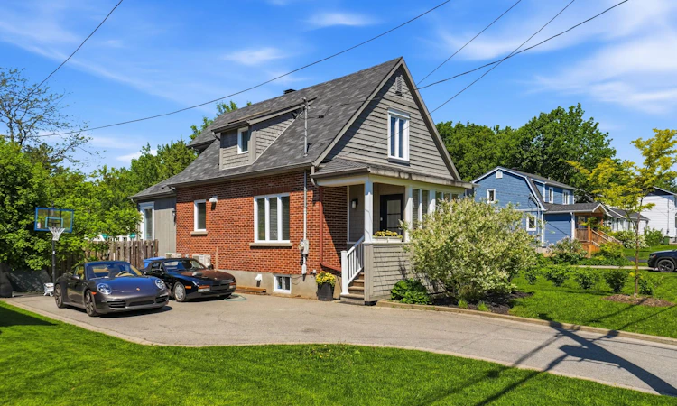50 De La Pointe Claire Avenue