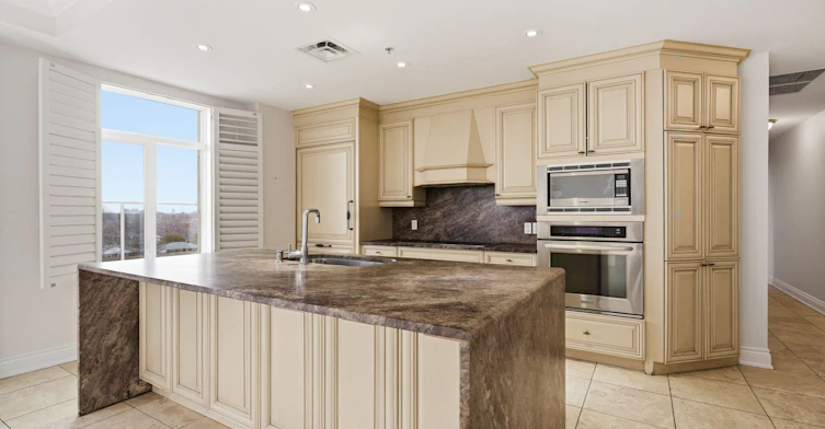 501-550 De La Côte Vertu Boulevard, Montréal, QC, H4L 1X9