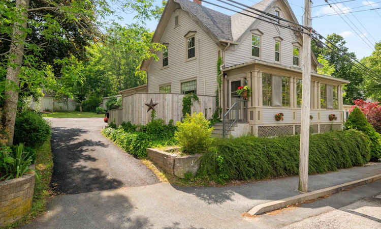 153 Pleasant Street