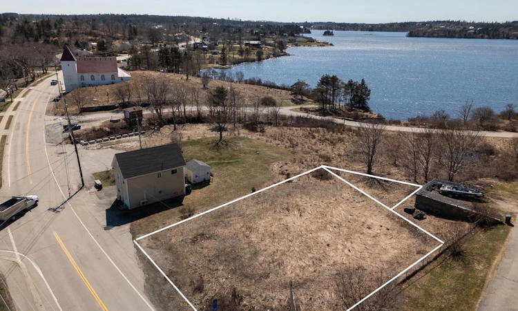 Lot-811 1 Highway