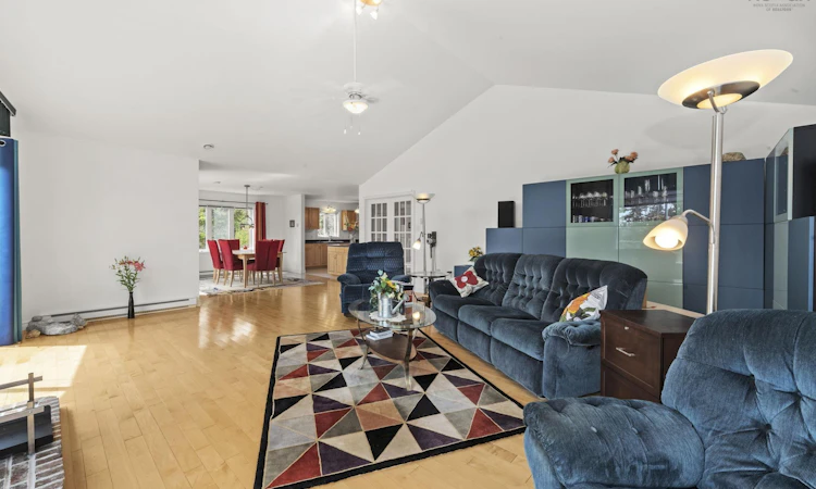 821 Shad Point Parkway