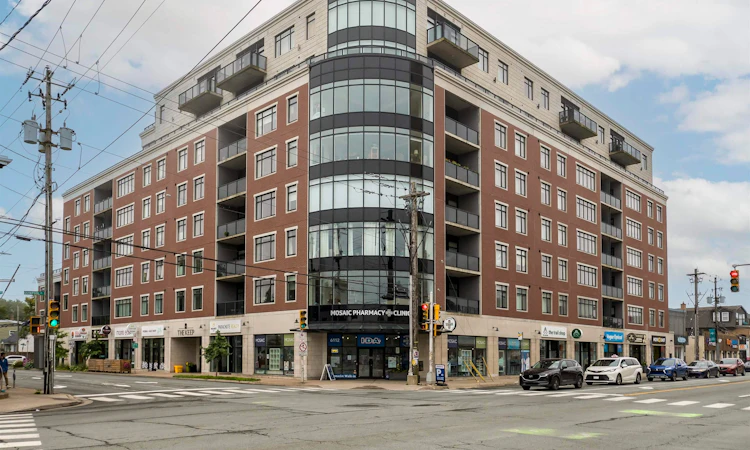 310-1990 Vernon Street