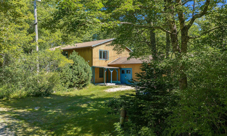 10 River Road