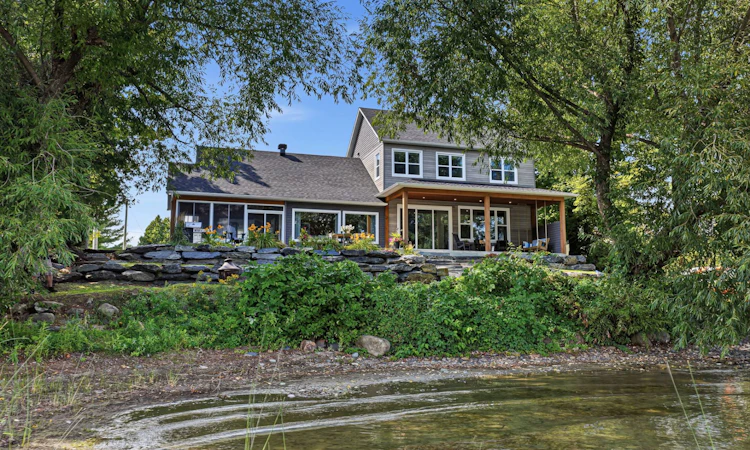 2113 Pierre Hamel Rue
