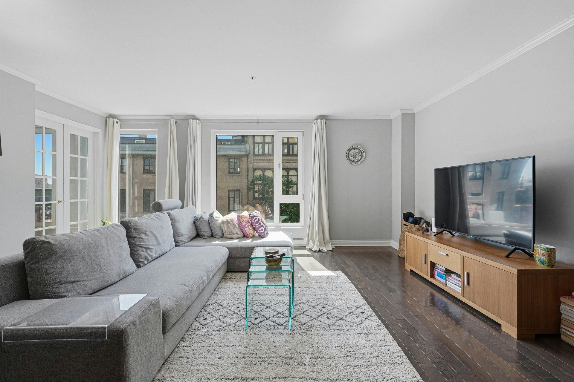 122-329 Notre Dame Rue E, Montréal, QC, H2Y 3Z9