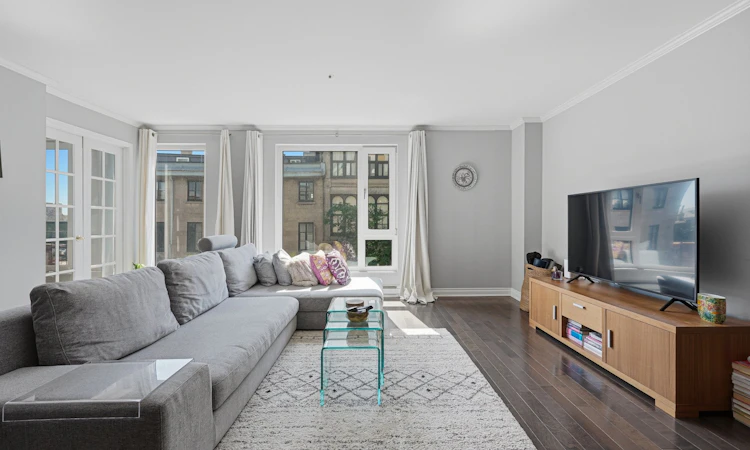122-329 Notre Dame Rue E