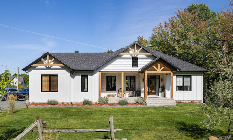 303 Bergeron Rue E