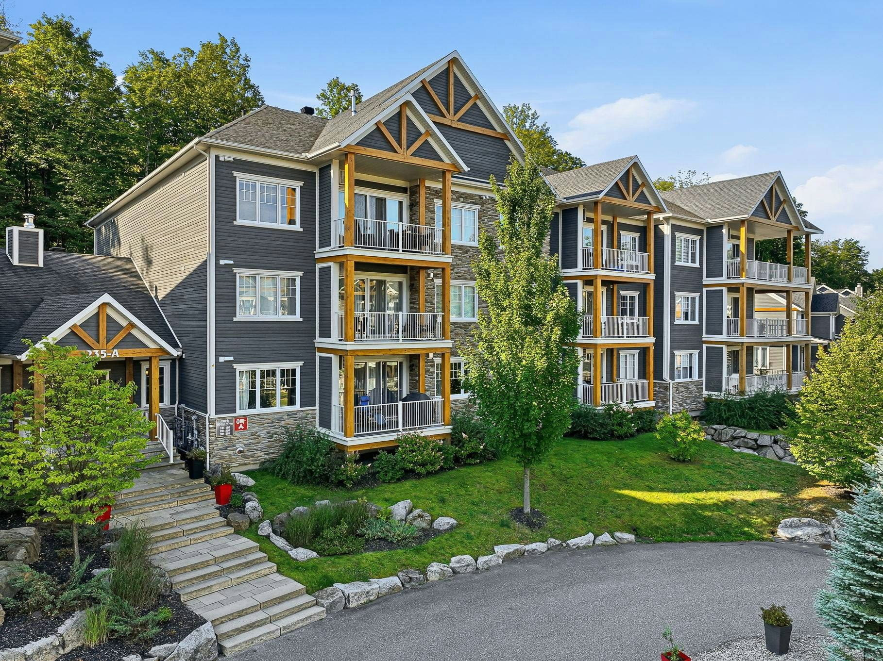 303-235 Du Cercle Des Cantons Rue, Bromont, QC, J2L 0R4