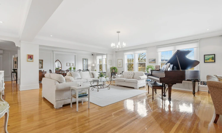 30-376 31 Redfern Avenue