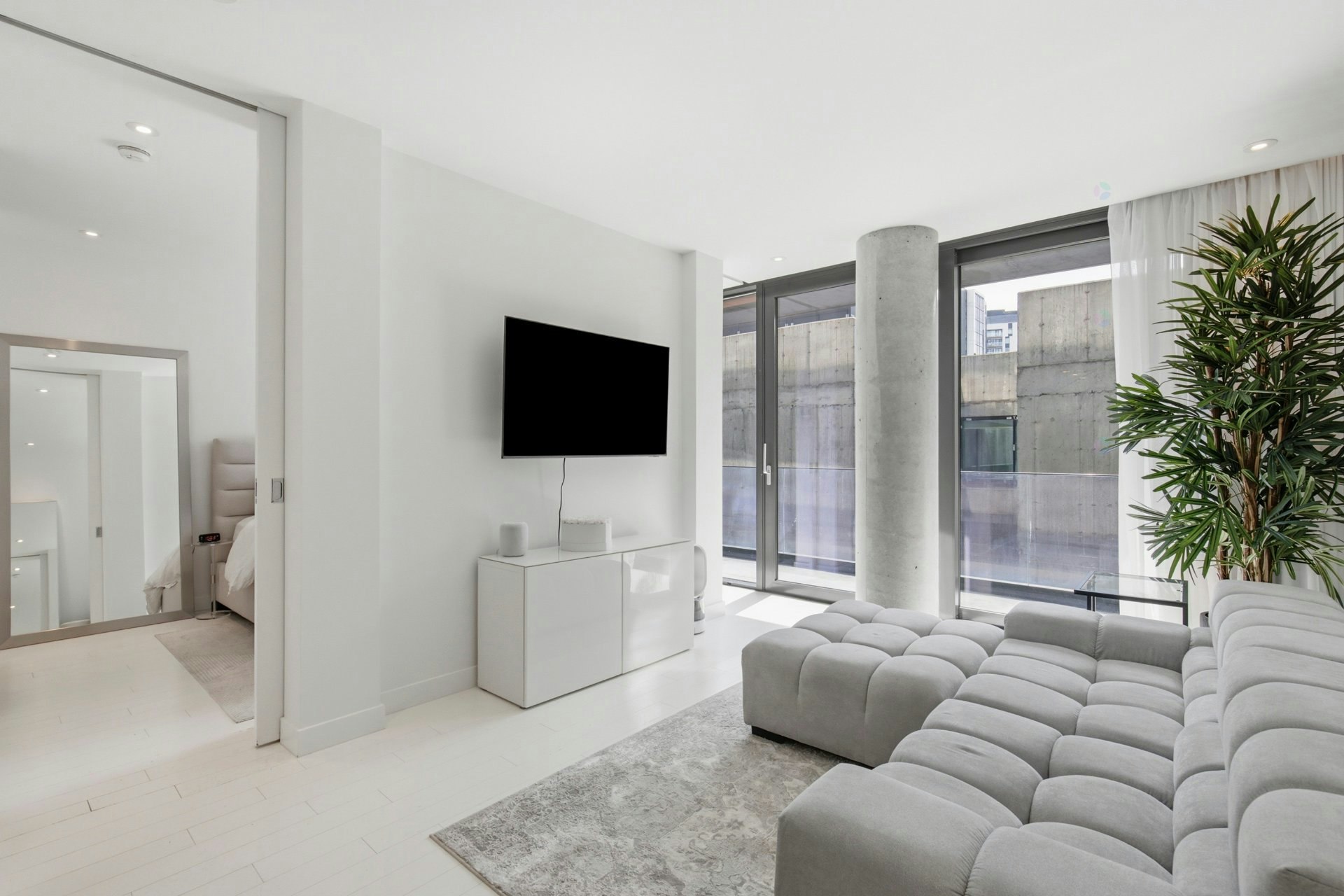 705-242 Young Rue, Montréal, QC, H3C 0R7