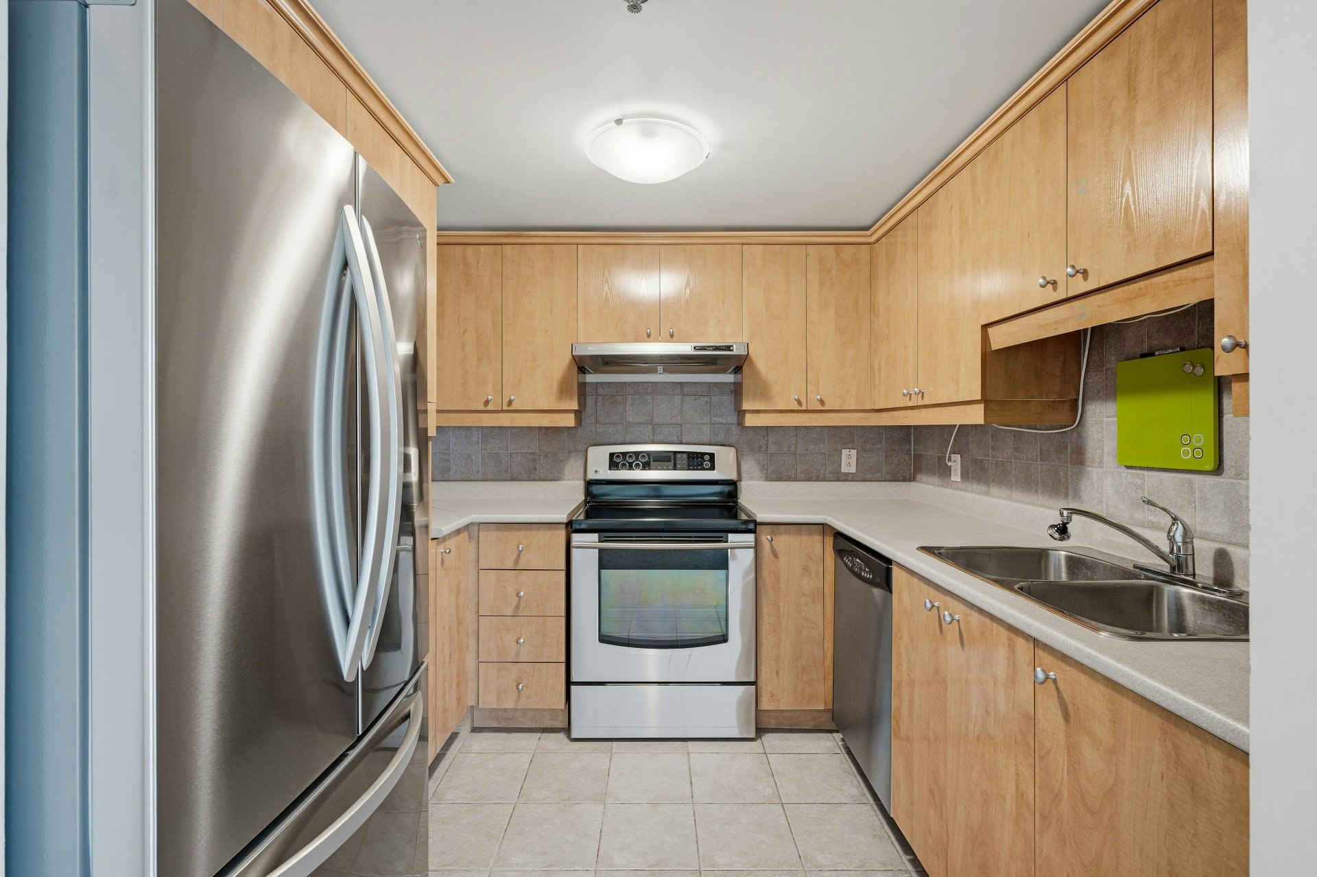401-18 Du Bord Du Lac Lakeshore Chemin, Pointe-Claire, QC, H9S 5X9 - 11