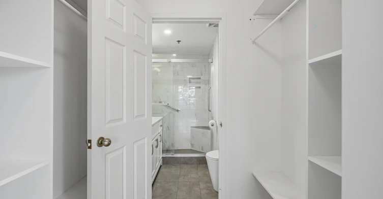 401-18 Du Bord Du Lac Lakeshore Chemin, Pointe-Claire, QC, H9S 5X9 - 16