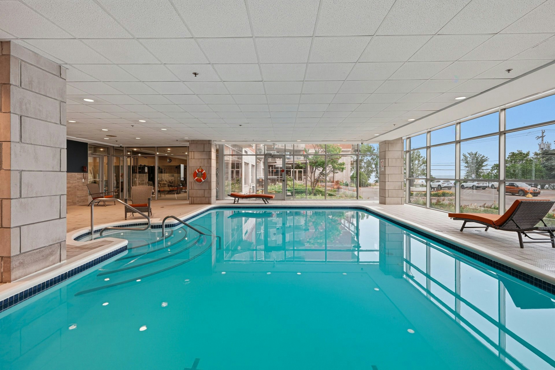 401-18 Du Bord Du Lac Lakeshore Chemin, Pointe-Claire, QC, H9S 5X9 - 2