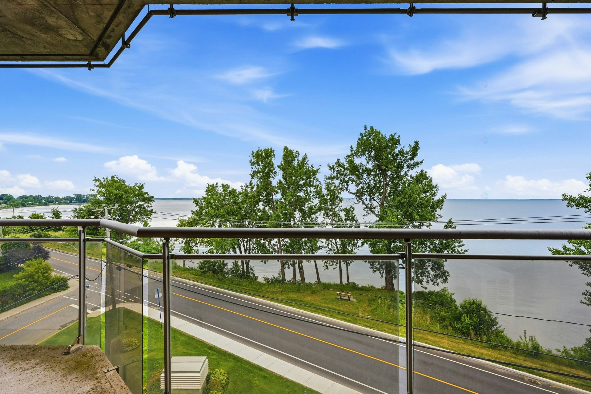 401-18 Du Bord Du Lac Lakeshore Chemin, Pointe-Claire, QC, H9S 5X9 - 4