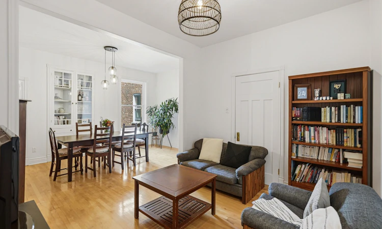 7301 St Denis Rue