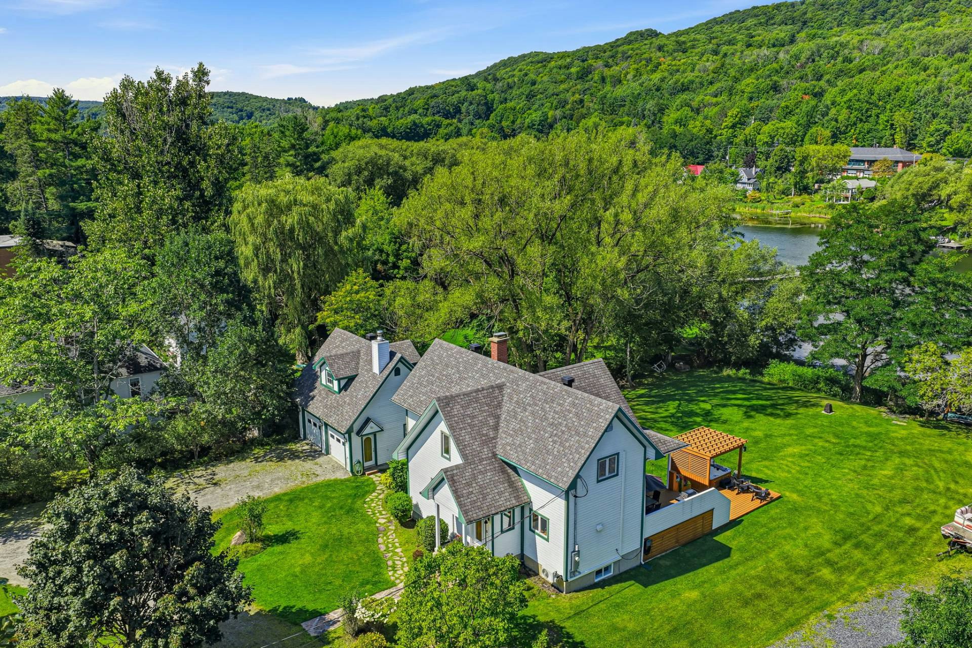 525 De La Rivière Chemin, North Hatley, QC, J0B 2C0