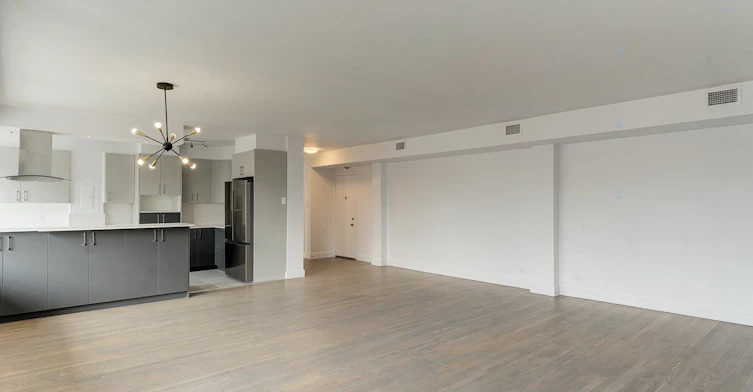208-575 Glengarry Avenue, Mont-Royal, QC, H3R 1B3 - 2