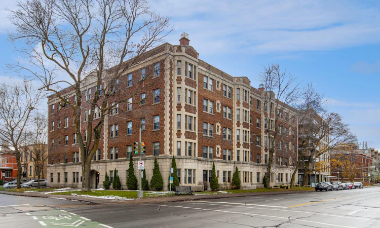 8-376 Redfern Avenue