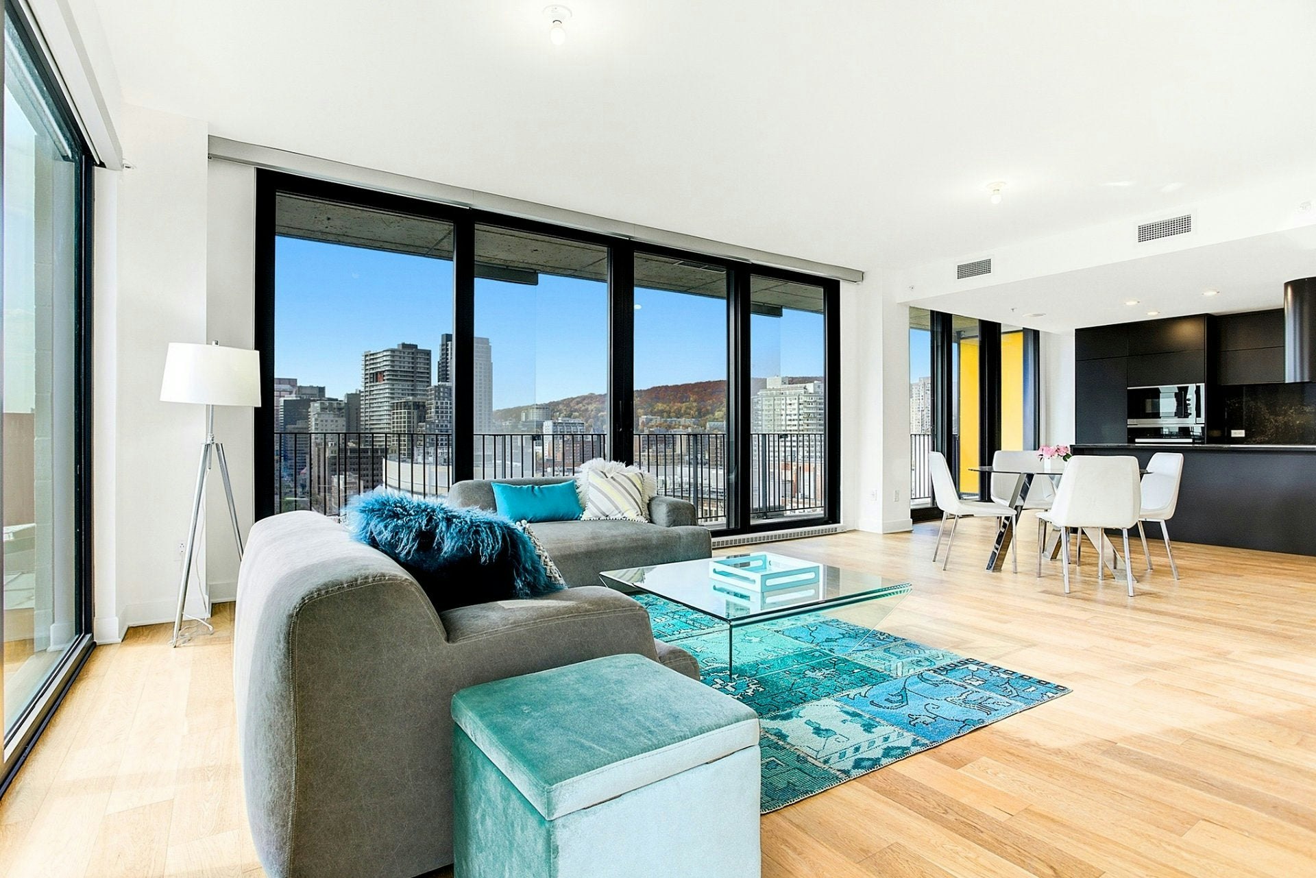 PH19-4-1 De Maisonneuve Boulevard O, Montréal, QC, H2X 0E3
