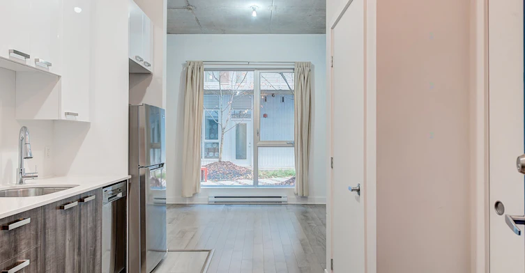 A104-5200 Gatineau Avenue, Montréal, QC, H3T 1W9 - 2