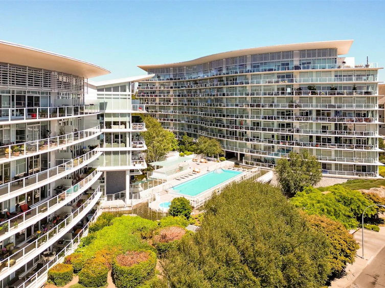 66 Songhees Rd 103, Victoria, BC, V9A 7M6