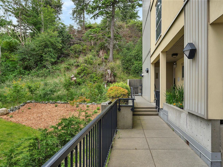 203-1392 Island Highway, Campbell River, BC, V9W 1B7 - 44