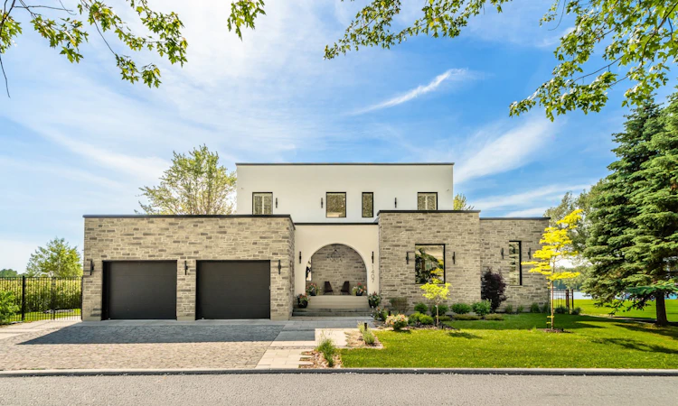 1407 De Noyan Rue