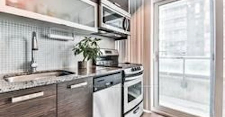 823E-36 Lisgar Street, Toronto, ON, M6J 3G2 - 6