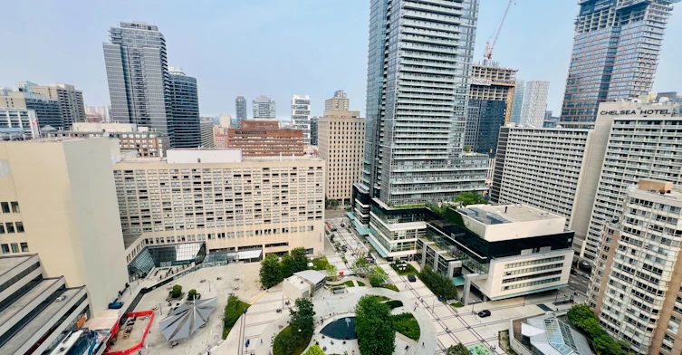 2302-761 Bay Street, Toronto, ON, M5G 2R2 - 10