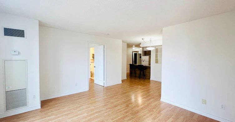 2302-761 Bay Street, Toronto, ON, M5G 2R2 - 4
