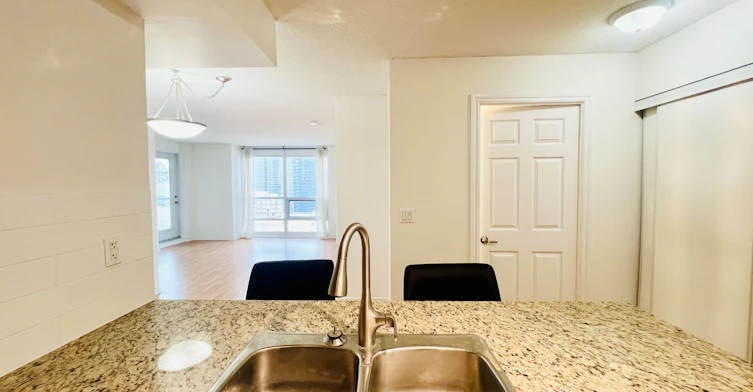 2302-761 Bay Street, Toronto, ON, M5G 2R2 - 19