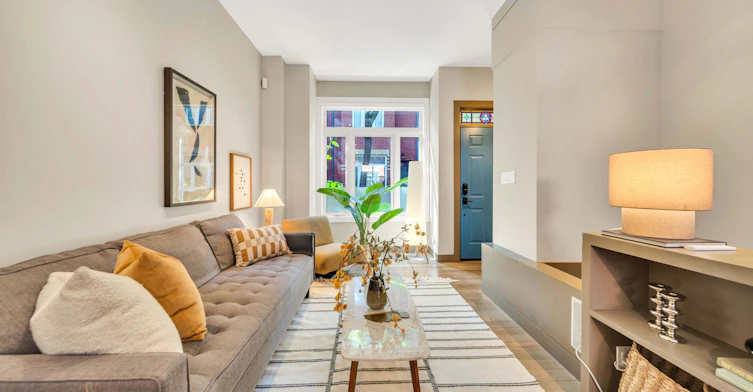 8 Old Trillium Lane, Toronto, ON, M5A 4T2 - 4
