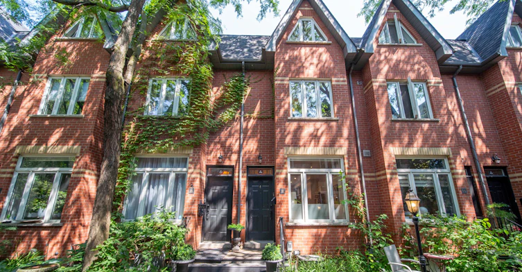 8 Old Trillium Lane, Toronto, ON, M5A 4T2 - 2