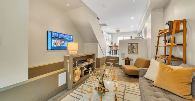 8 Old Trillium Lane, Toronto, ON, M5A 4T2 - 6