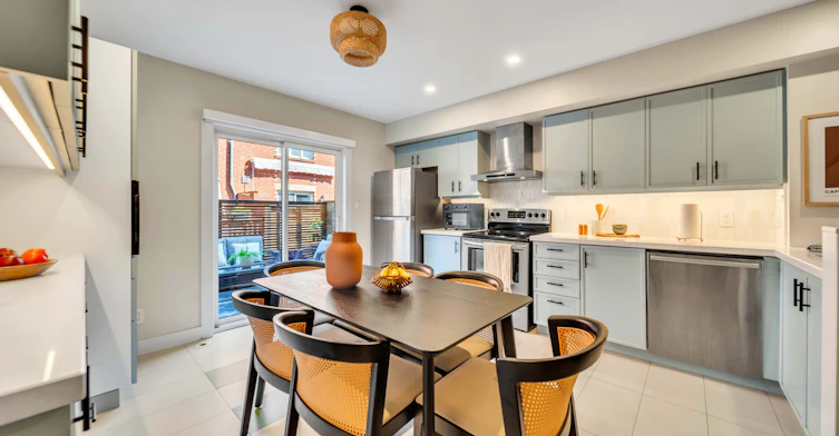 8 Old Trillium Lane, Toronto, ON, M5A 4T2 - 8