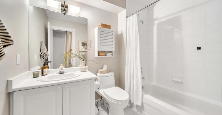 8 Old Trillium Lane, Toronto, ON, M5A 4T2 - 24
