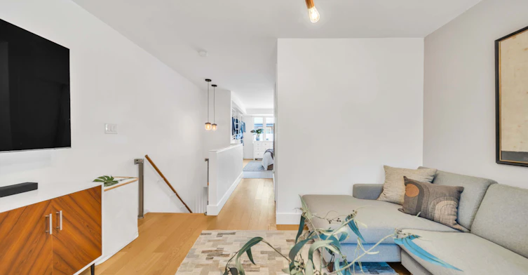 8 Old Trillium Lane, Toronto, ON, M5A 4T2 - 16