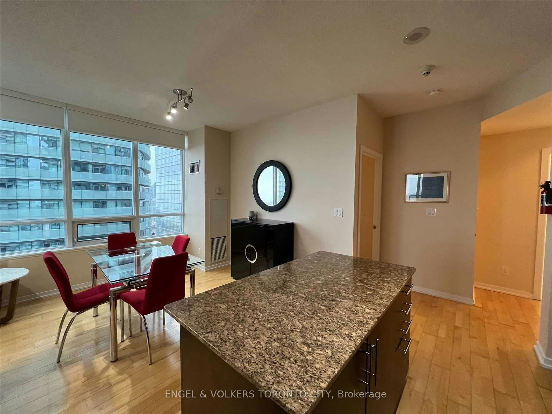 3910-55 Bremner Boulevard, Toronto, ON, M5J 0A6 - 8