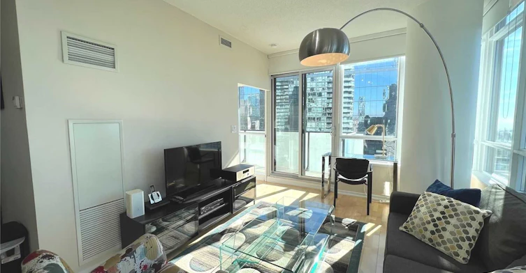 3910-55 Bremner Boulevard, Toronto, ON, M5J 0A6 - 2
