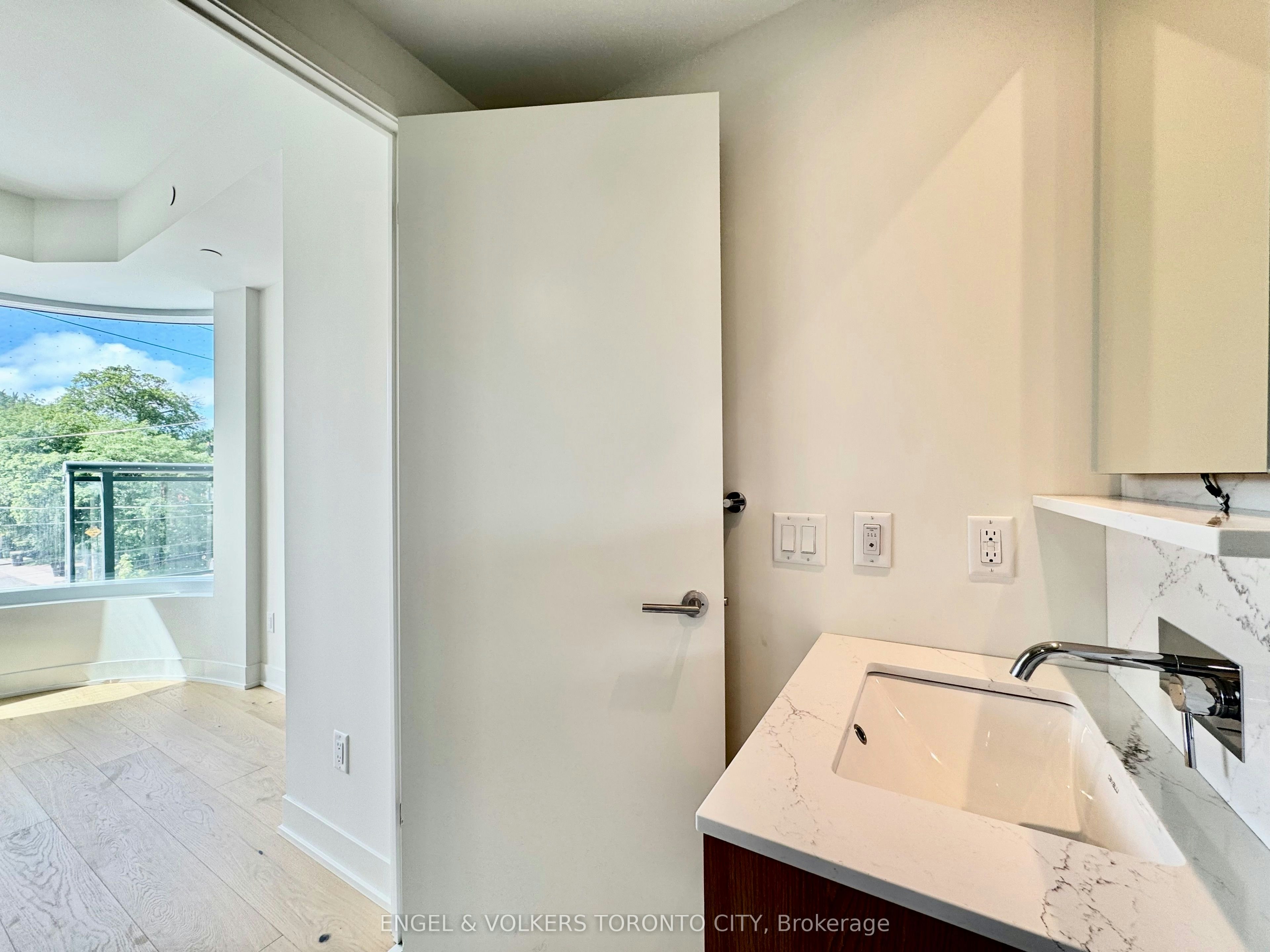 207-322 Dupont Street, Toronto, ON, M5A 0E3 - 9