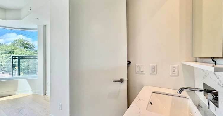 207-322 Dupont Street, Toronto, ON, M5A 0E3 - 9