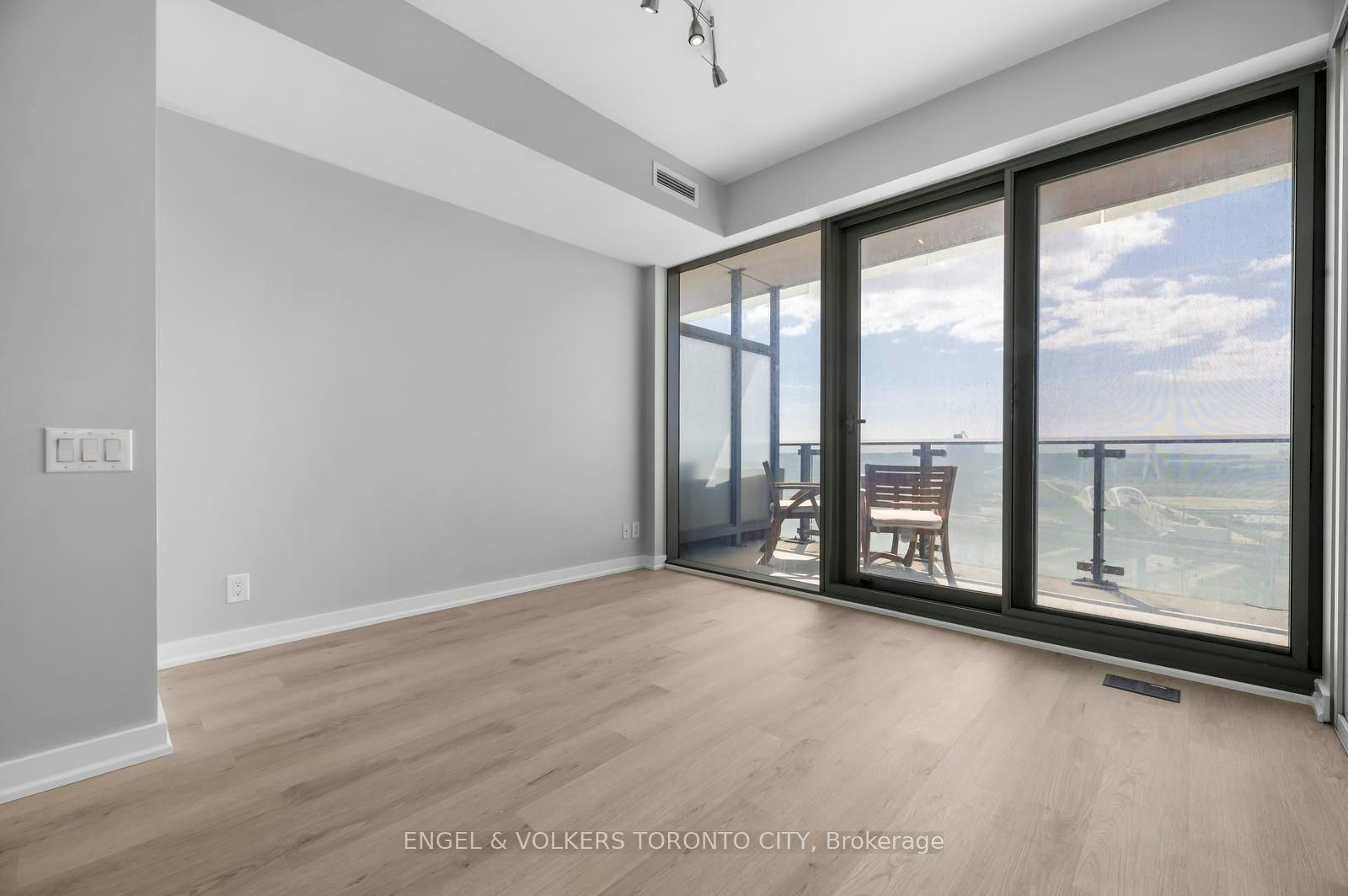 1009-390 Cherry Street, Toronto, ON, M5A 0E2 - 4