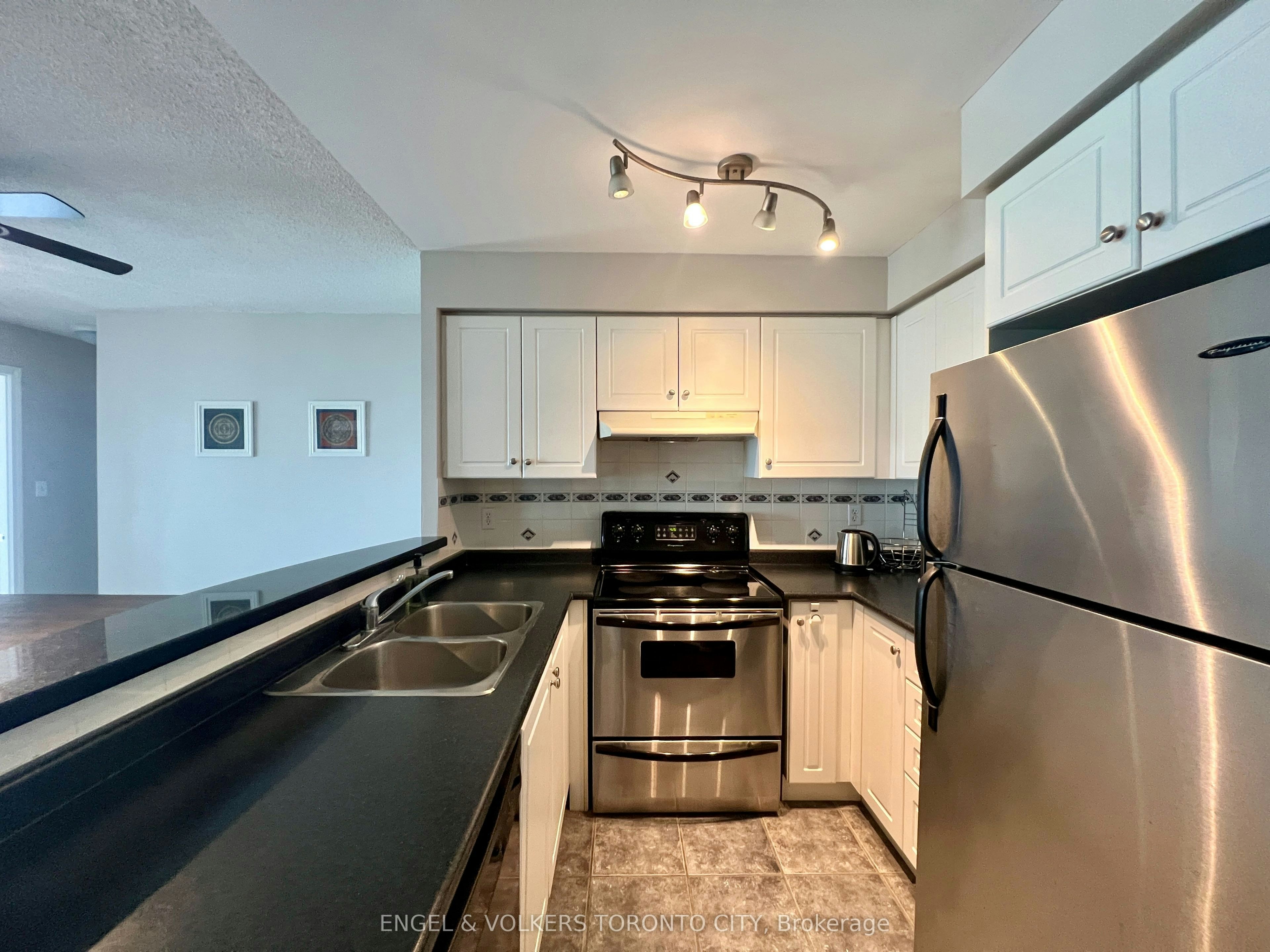 2215-7 Lorraine Drive, Toronto, ON, M2N 7H2 - 12