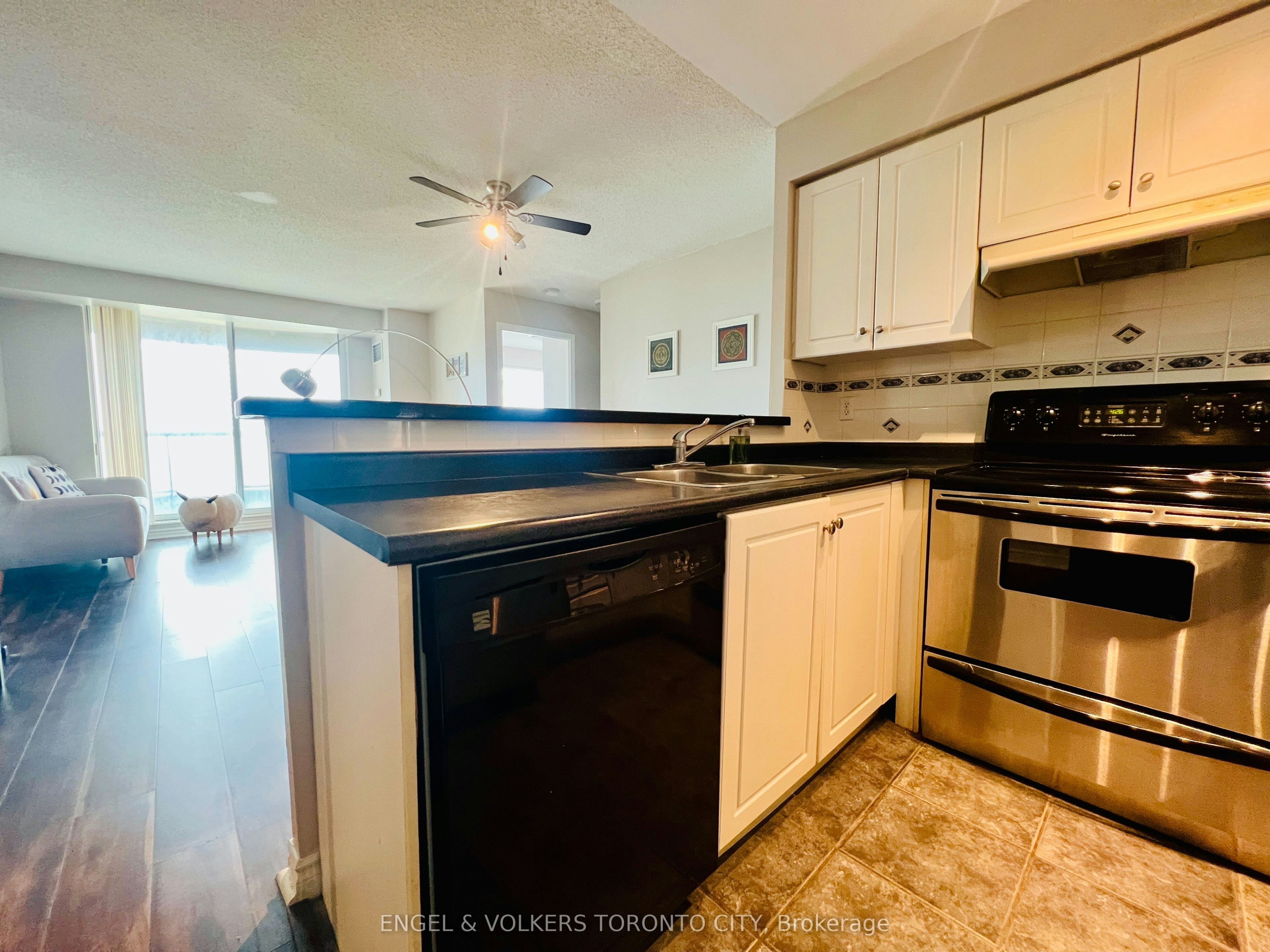 2215-7 Lorraine Drive, Toronto, ON, M2N 7H2 - 14