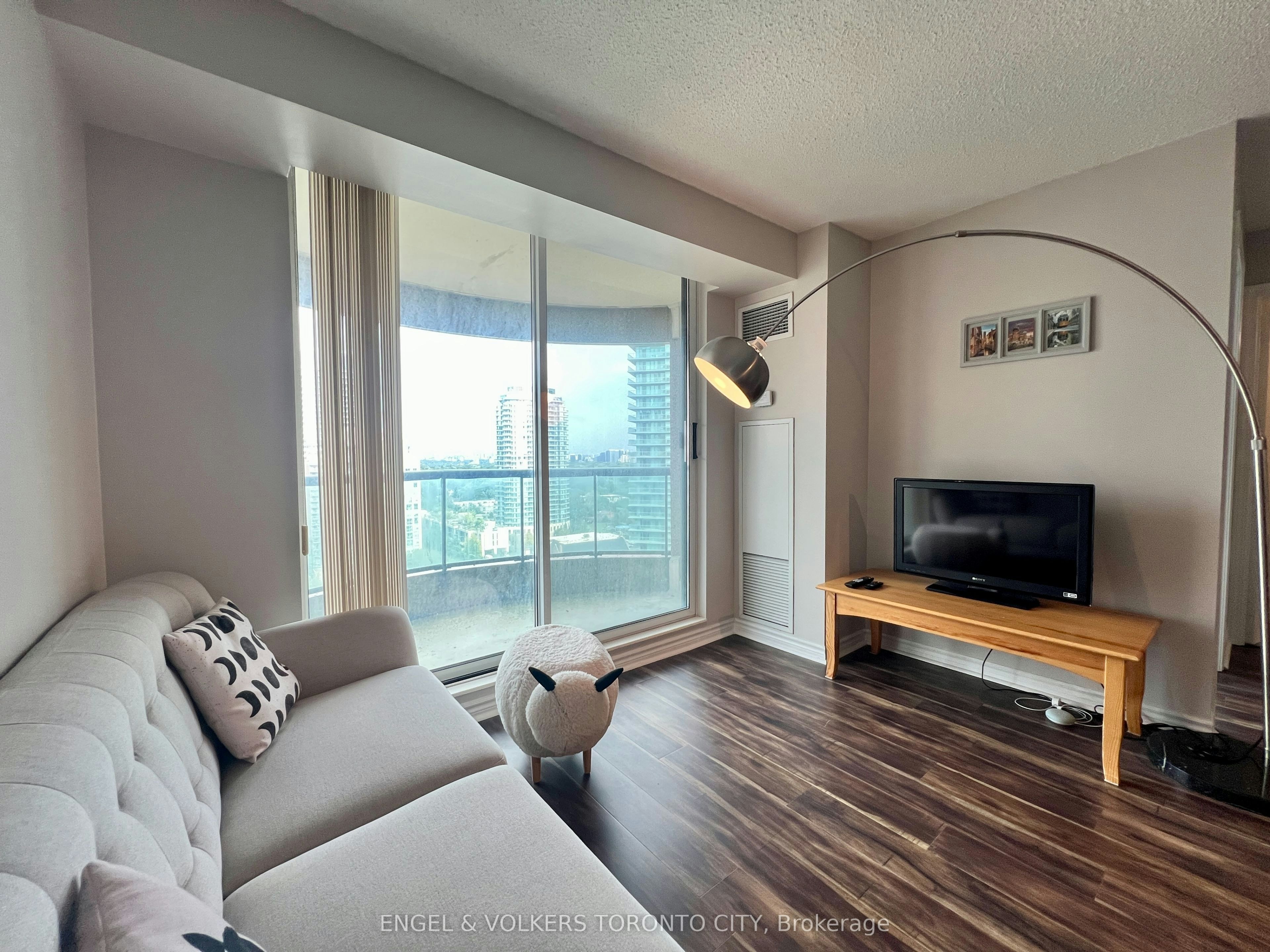2215-7 Lorraine Drive, Toronto, ON, M2N 7H2