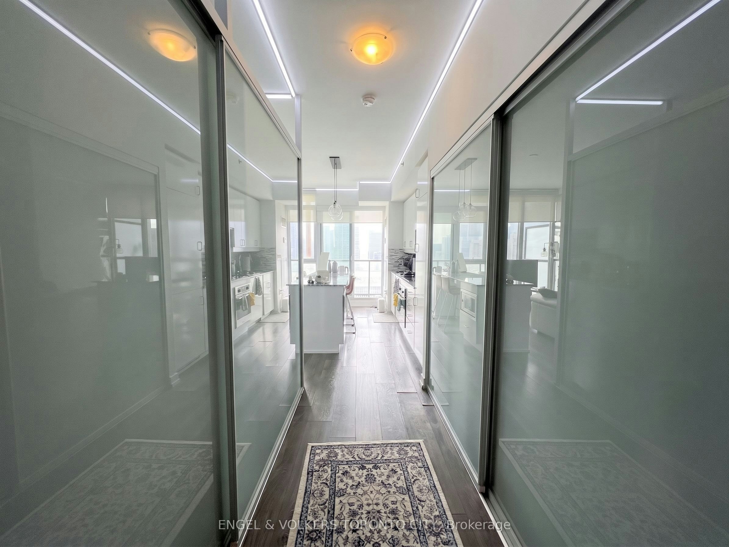 3705-426 University Avenue, Toronto, ON, M5G 1S9 - 11