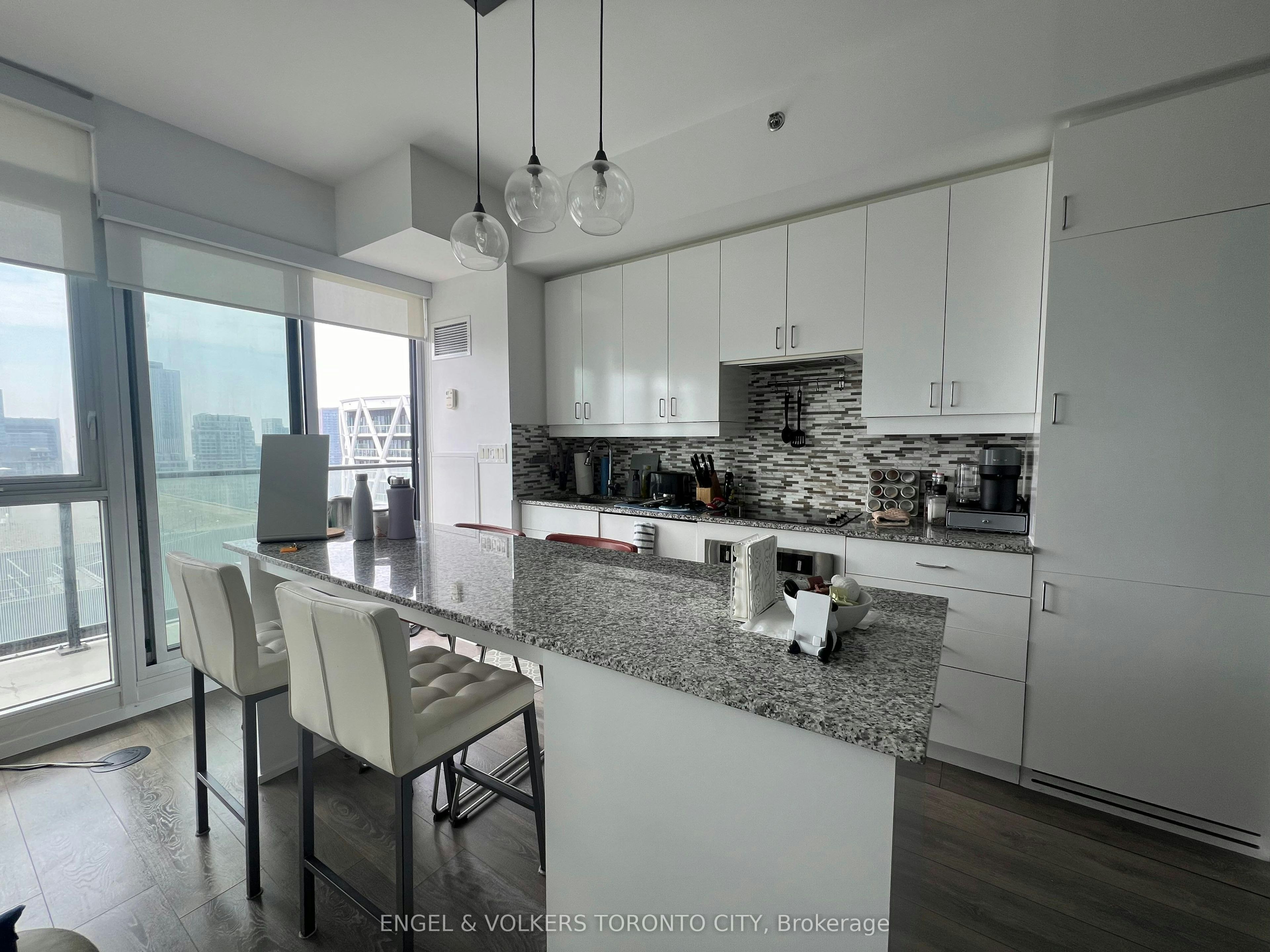 3705-426 University Avenue, Toronto, ON, M5G 1S9 - 8
