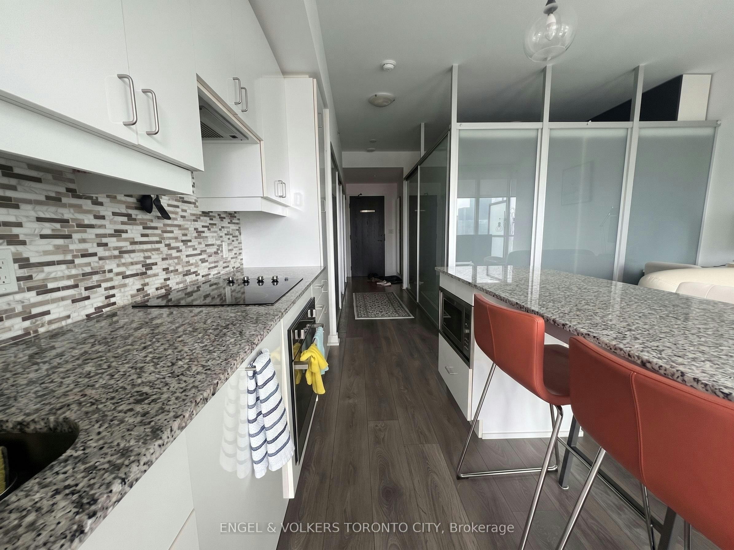 3705-426 University Avenue, Toronto, ON, M5G 1S9 - 6