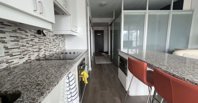 3705-426 University Avenue, Toronto, ON, M5G 1S9 - 6